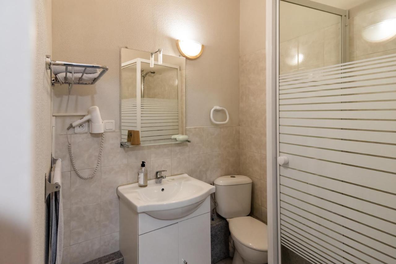 Hotel De La Gare Latresne Eksteriør billede