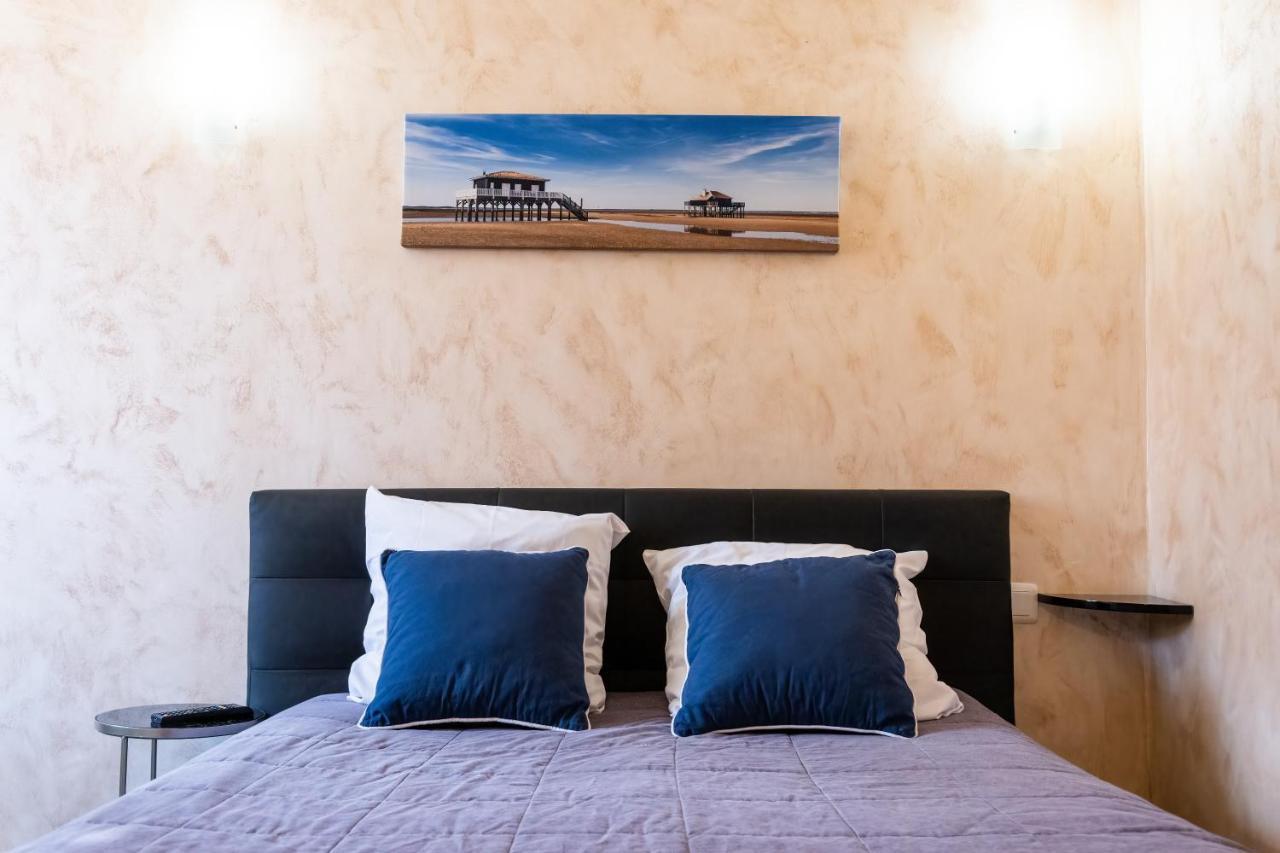 Hotel De La Gare Latresne Eksteriør billede