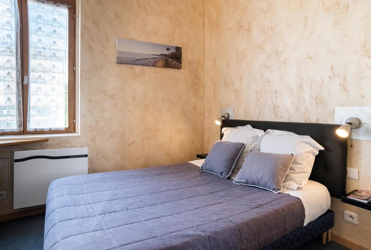 Hotel De La Gare Latresne Eksteriør billede